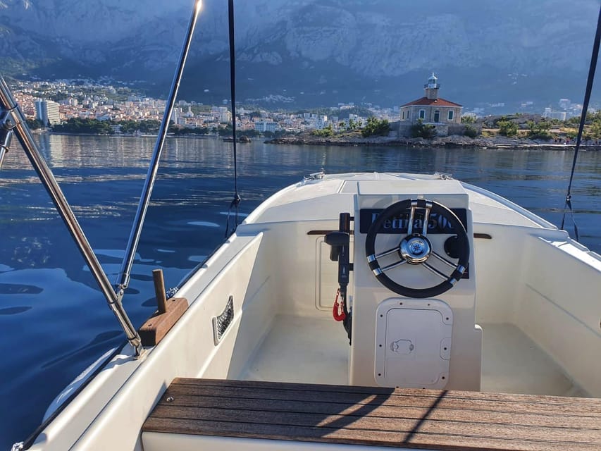 Makarska: Discover coastal area with Betina 500 - Finding coves that are easier to reach by sea