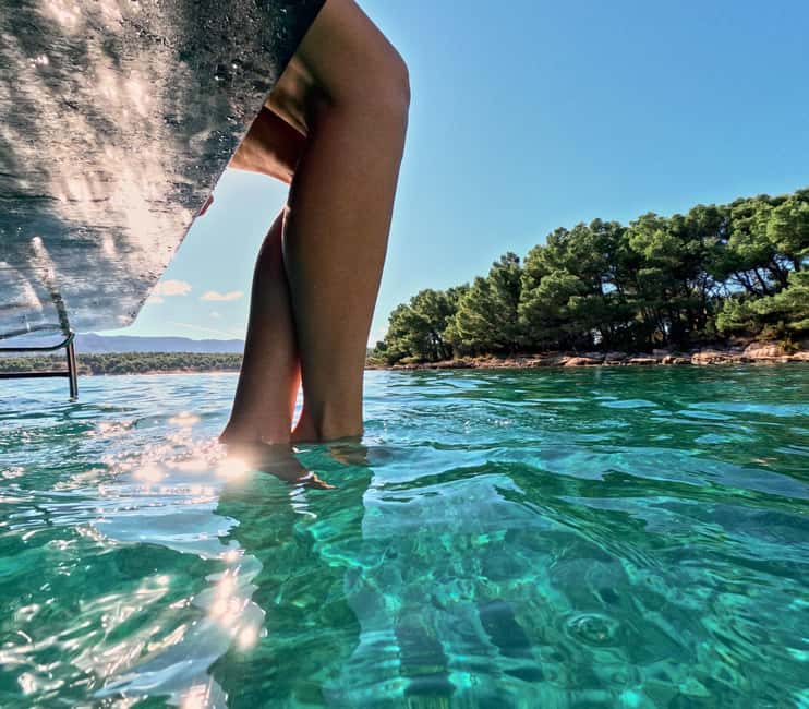 Makarska: Golden Horn Beach & Secluded Bays Speedboat Tour - A final half-hour in a secluded bay