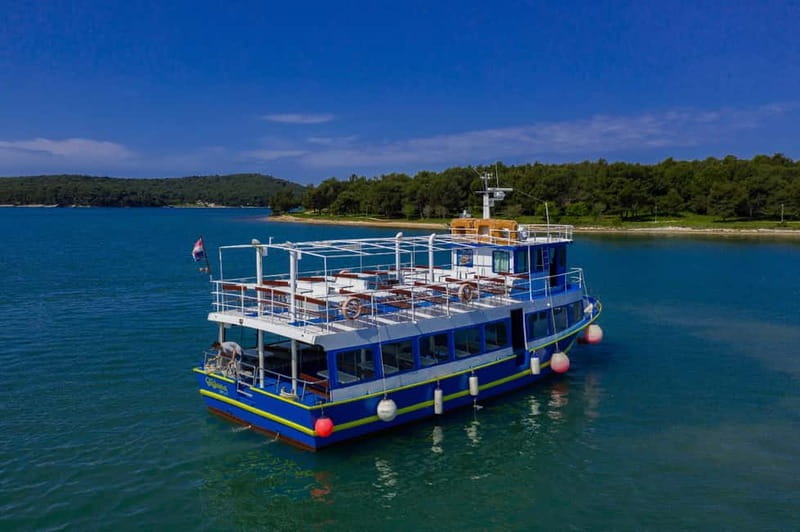 Medulin: Full-Day Boat Tour of the Archipelago w/ Lunch - Lunch with a choice of meat, fish, or vegetarian food