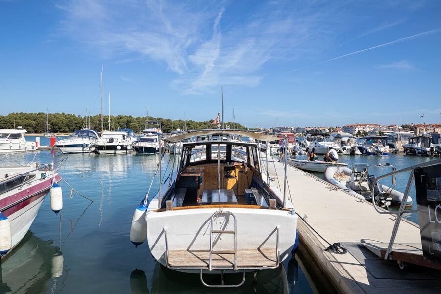 Medulin: Private Boat Tour with Captain - Starting slowly toward Cape Kamenjak