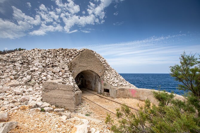 Military Tour - Starting in Vis with an off-road ride