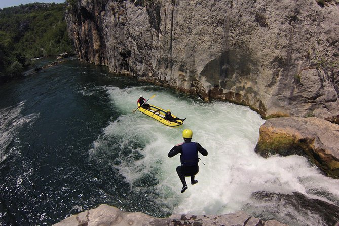 Multi Adventure Experience - Rafting with elements of canyoning - Paddling through the Cetina canyon