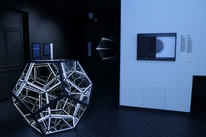 Museum of Illusions Zagreb - Best for Families, Friends, and Couples