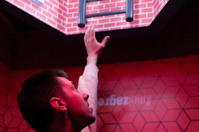 Museum of Illusions Zagreb - Captions, Language, and the Educational Side