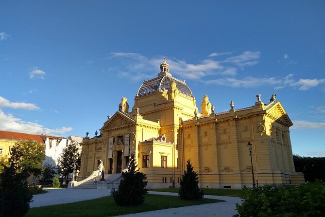 One way Private Transfer from Zagreb Airport to Zagreb - Handling flight delays and late arrivals