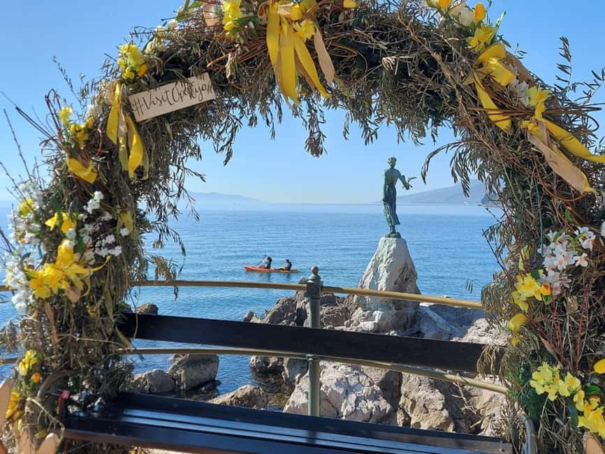 Opatija: Explore kayak adventure - Arriving near Volosko