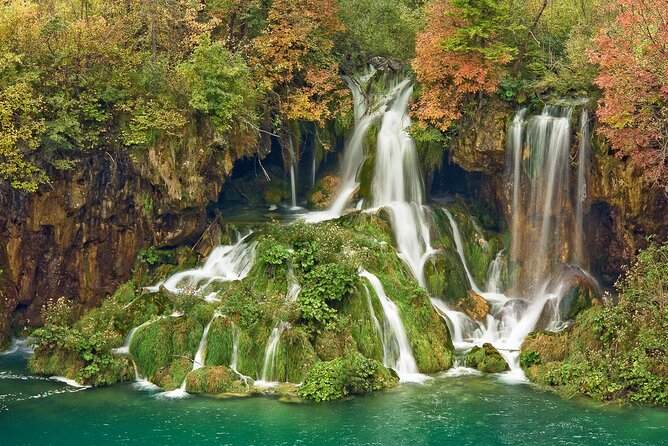 Plitvice Lakes Day Tour with Panoramic Boat Ride Ticket Reserved - The guide experience: useful support, limited narration