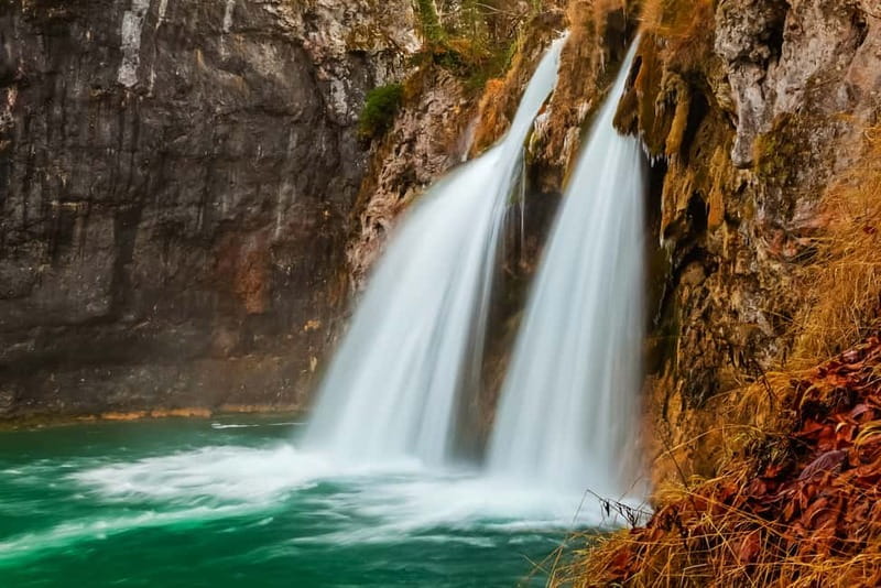 Plitvice Lakes: Guided Walking Tour with Train and Boat Ride - Why Plitvice Lakes deserves a full day