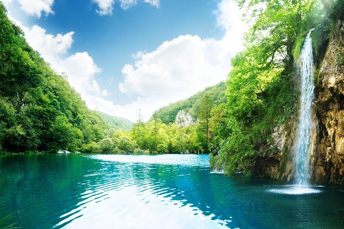 Plitvice Lakes National Park: Day Trip from Omiš - The long coach ride and the café break
