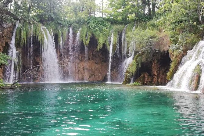 Plitvice Lakes Small Group Tour Ecco from Split or Trogir - A practical stop at Vila Velebita