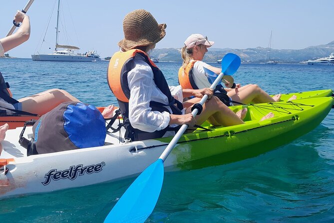 'Pomalo' Sunset Guided Kayak Tour in Cavtat - Getting comfortable before the paddle