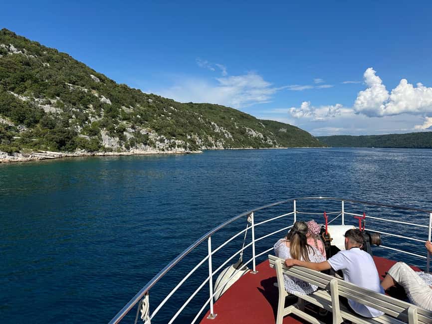 Poreč: Boat tour to Rovinj with lunch and drinks - Lunch after leaving Rovinj