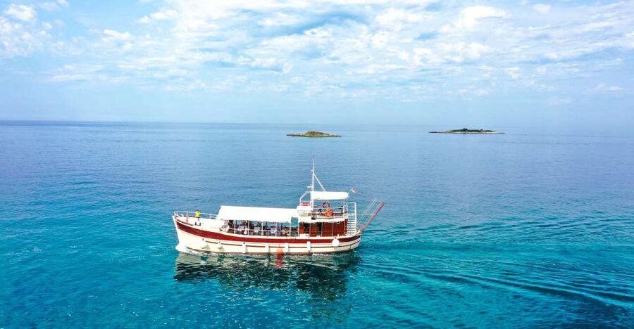Poreč: Panoramic Morning Cruise Among 20 Islands with Drinks - How the Crew Shapes the Experience
