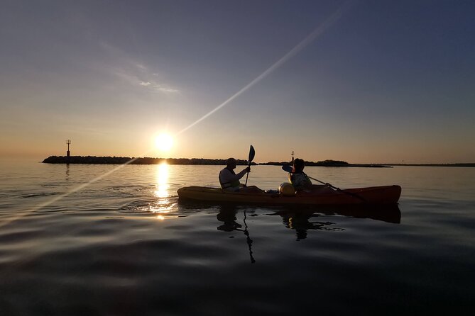 Poreč sunset sea kayaking tour - The 6:00 pm start and the first paddle