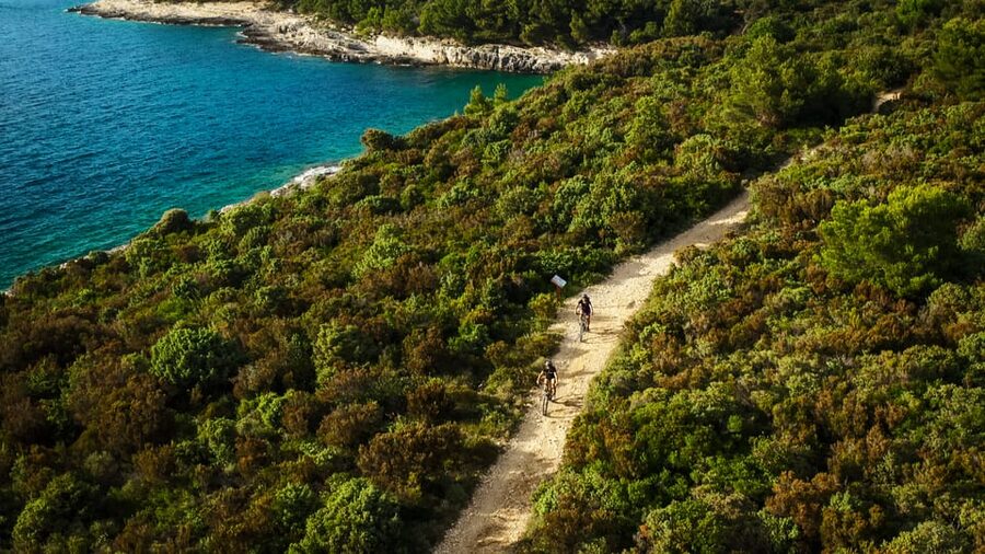Premantura: Cape Kamenjak Off-Road E-Scooter Tour - Riding 12 to 16 kilometers along the coast