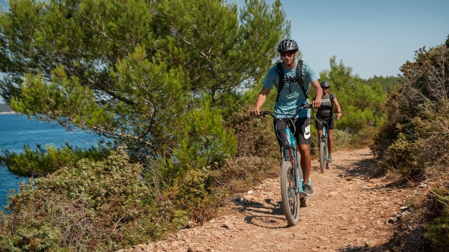Premantura: Cape Kamenjak Off-Road E-Scooter Tour - Choosing your cliff jump from 1 to 7 meters