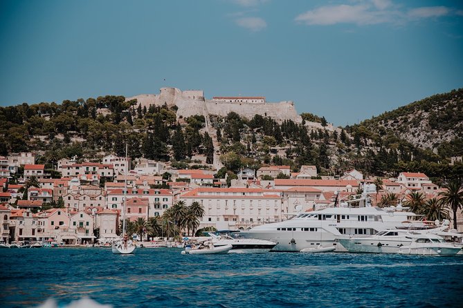 Private 3 islands Tour With Speed boat to Hvar and Pakleni islands from Trogir - Milna: a quiet first coffee on Brač