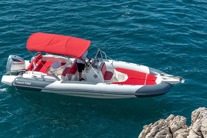 Private Blue Lagoon and island Solta speedboat tour - FULL DAY - Maslinica on Šolta: coffee, pebbles, and a slower pace