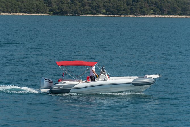 Private Blue Lagoon and island Solta speedboat tour - FULL DAY - Stomorska lunch: two good choices