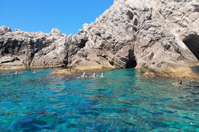 Private boat tour- explore the islands, find hidden caves and try snorkelling - Šunj Beach is the easy final stop