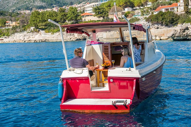 Private boat tour- explore the islands, find hidden caves and try snorkelling - The boat, drinks, and onboard comfort