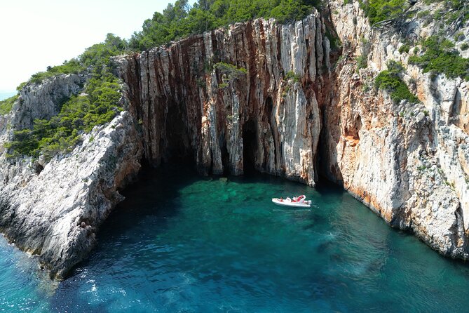 Private boat tour of Red rocks & Pakleni islands - Five things to know before booking