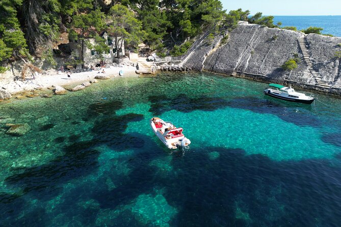 Private boat tour of Red rocks & Pakleni islands - Lucisca, caves, and the final swim