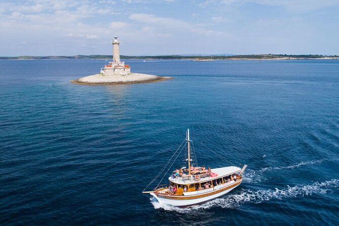 Private Boat Tour to Kamenjak and Levan Island with Lunch - Porer lighthouse from the water