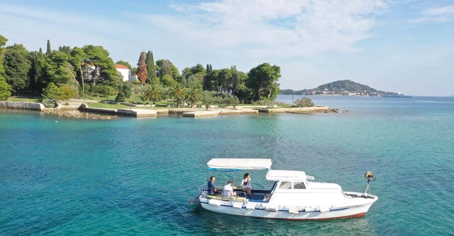 Private Boat tour with refreshing drinks Zadar - Preko gives you an hour on land
