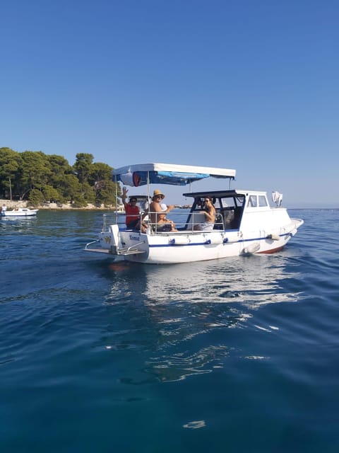 Private Boat tour with refreshing drinks Zadar - Ugljan brings the first water break