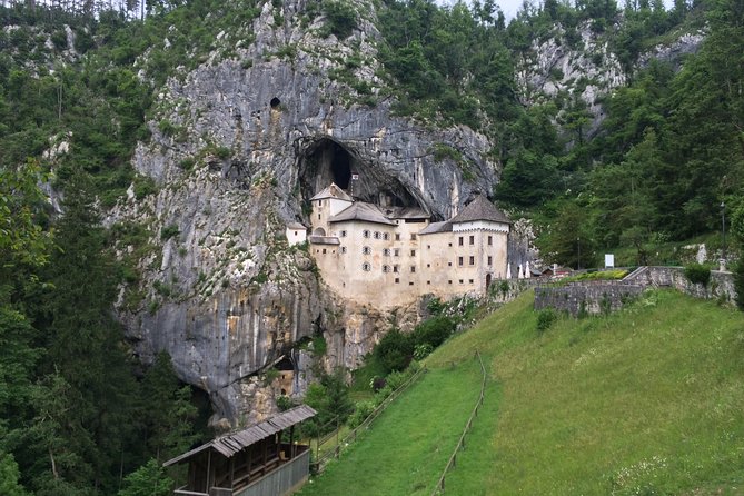 Private Guided Tour of Ljubljana and Lake Bled from Zagreb - Transport, timing, and the border crossing