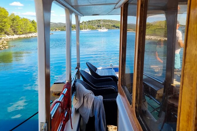 Private Half Day Tour | Food & Drinks | Vrgada - Captain Niko and the family-style hosting