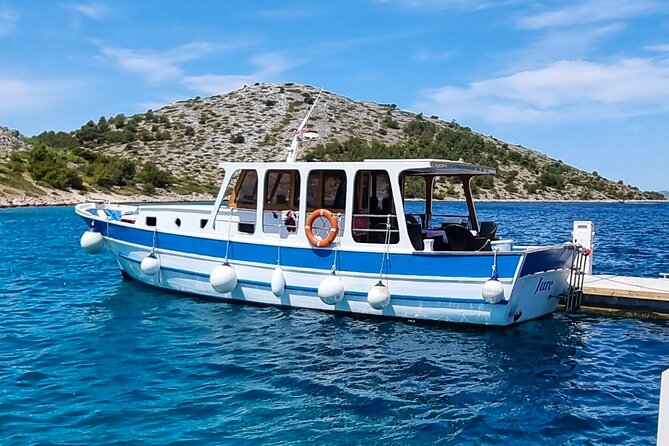 Private Half Day Tour | Food & Drinks | Vrgada - Cruising toward Vrgada and the nearby coves
