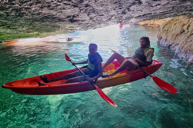 Private kayak tour: Explore the caves and turquoise bays in Pula - How the private format affects the experience