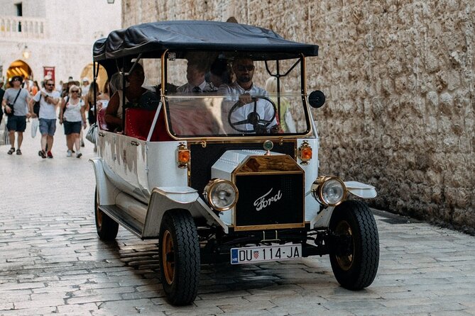 Private Sightseeing Tour in Dubrovnik with a Classic Old Car - War memorials add needed Croatian context