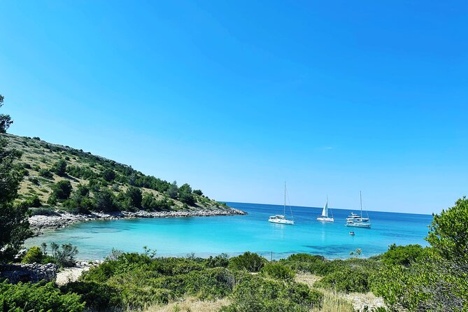 Private speedboat tour : Sakarun beach, Dugi otok, Golubinka Cave - Starting at Uvala Dražanica in Zadar