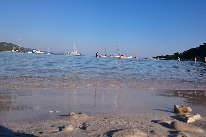 Private Speedboat tour to Sakarun Bay and Golubinka cave - Adding Golubinka Cave for €80