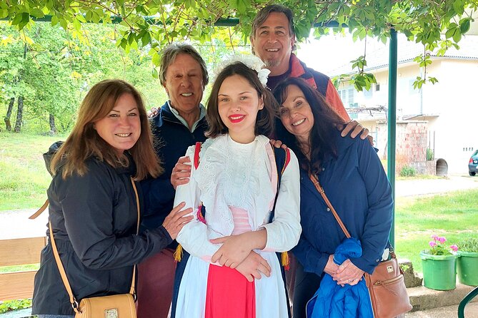 Private Split and Trogir tour with LOCAL - Picnic food, local wine, and a family kitchen