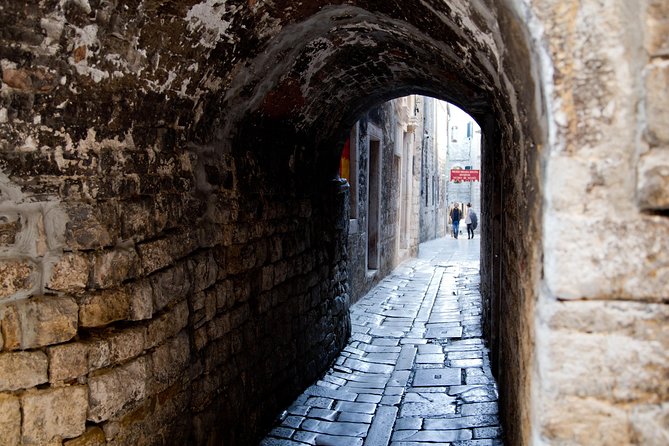 Private Split Walking Tour with Cathedral Entrance - Fruit’s Square and Narodni Trg bring the palace into daily life