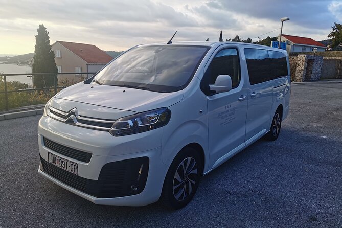 Private Transfer by 8 seats van from and to Dubrovnik Airport - Meeting your driver without confusion