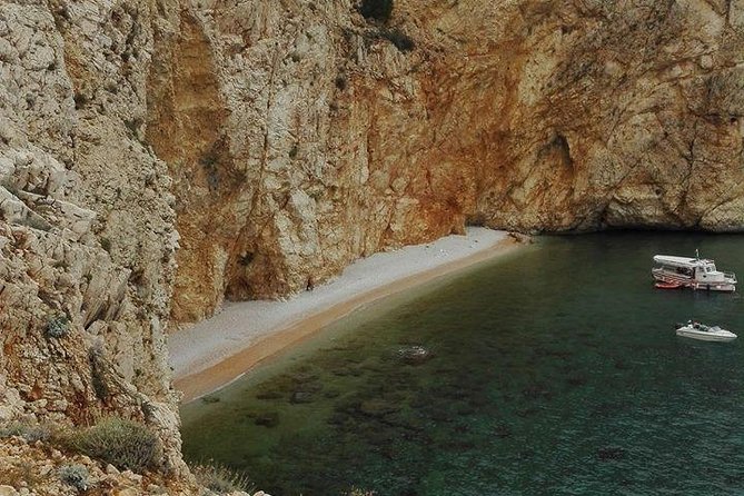 Private Wild Bays Boat Trip with Captain Bobo - Swimming and snorkeling in clear water