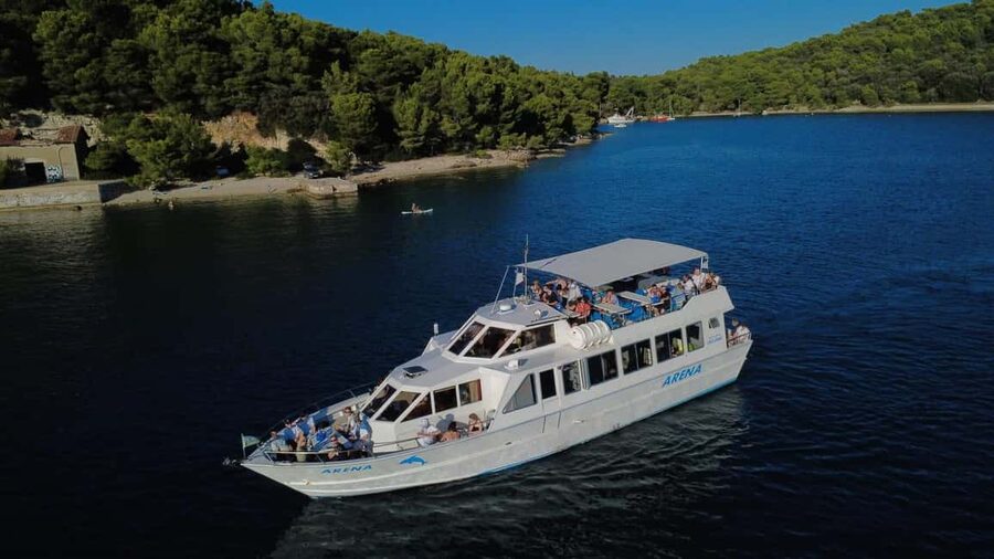 Pula: Brijuni National Park Dolphin Watching Tour w/Dinner - Cruising beside Brijuni National Park