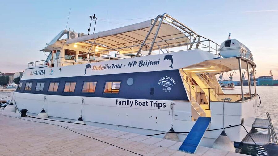 Pula: Dolphin Sunset Cruise to Brijuni with Dinner & Drinks - Dinner with wine, soft drinks, and clear expectations