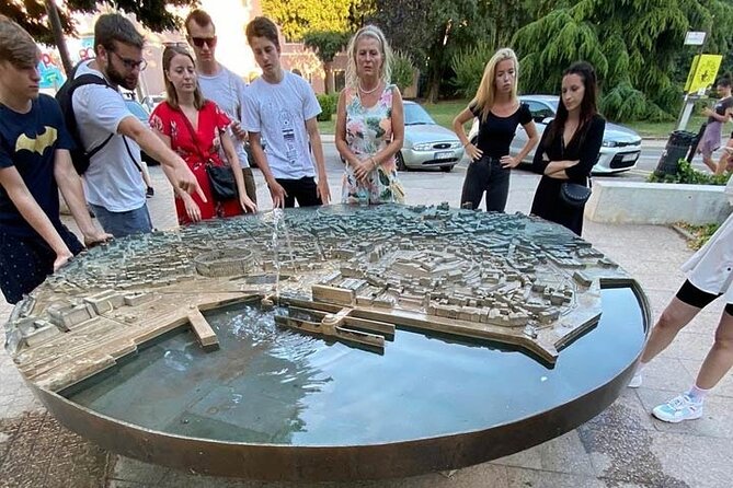 Pula Food Walking Tour - Titov Park and Pula after dark