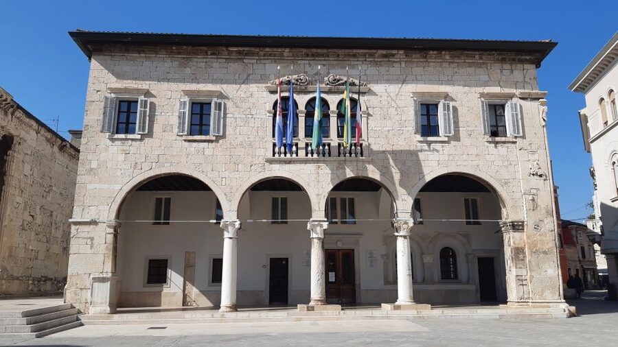 Pula: Historic Sites Guided Walking Tour - Why this 90-minute walk works well in Pula