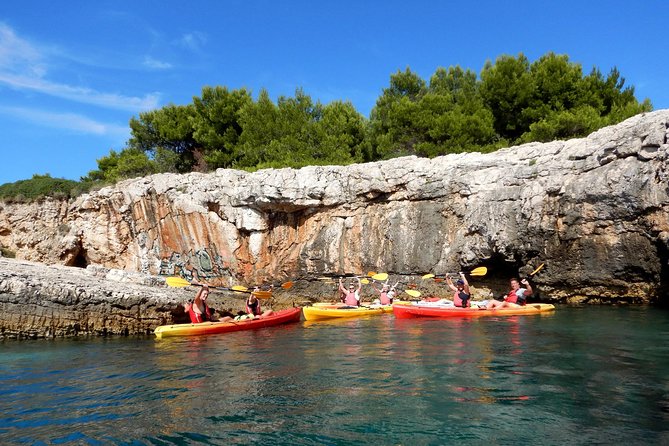 Pula Kayak, Cliffs & Snorkeling Adventure - Group size and the guide’s role