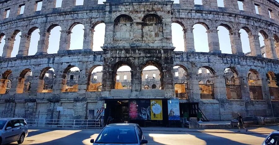 Pula: Old Town Walking Tour for Foodies with Dinner and Wine - Meeting Pula at the Arena