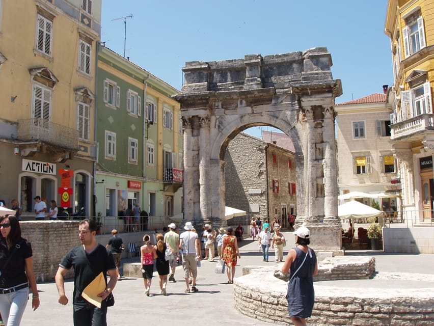 Pula: Old Town Walking Tour for Foodies with Dinner and Wine - The Guide Makes the Difference