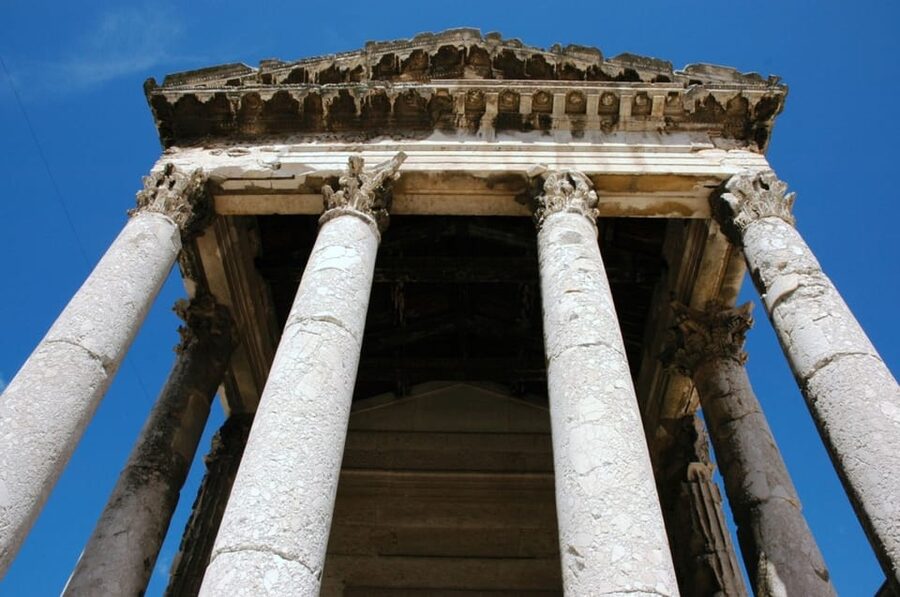Pula: Old Town Walking Tour for Foodies with Dinner and Wine - Roman Pula Beyond the Amphitheater