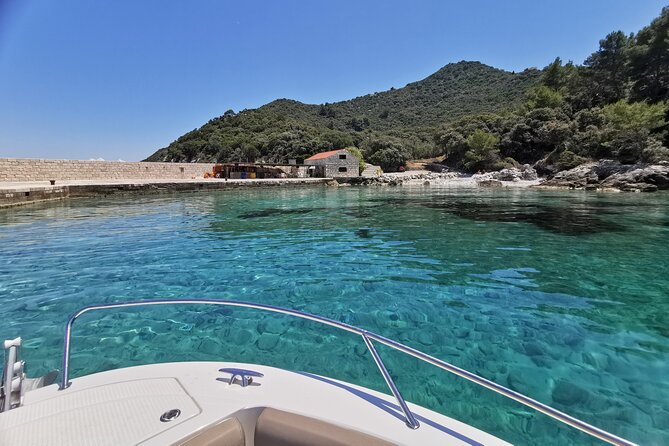 Rent a luxury speed boat for great fun on this Elaphiti Islands tour - Four hours or eight hours?